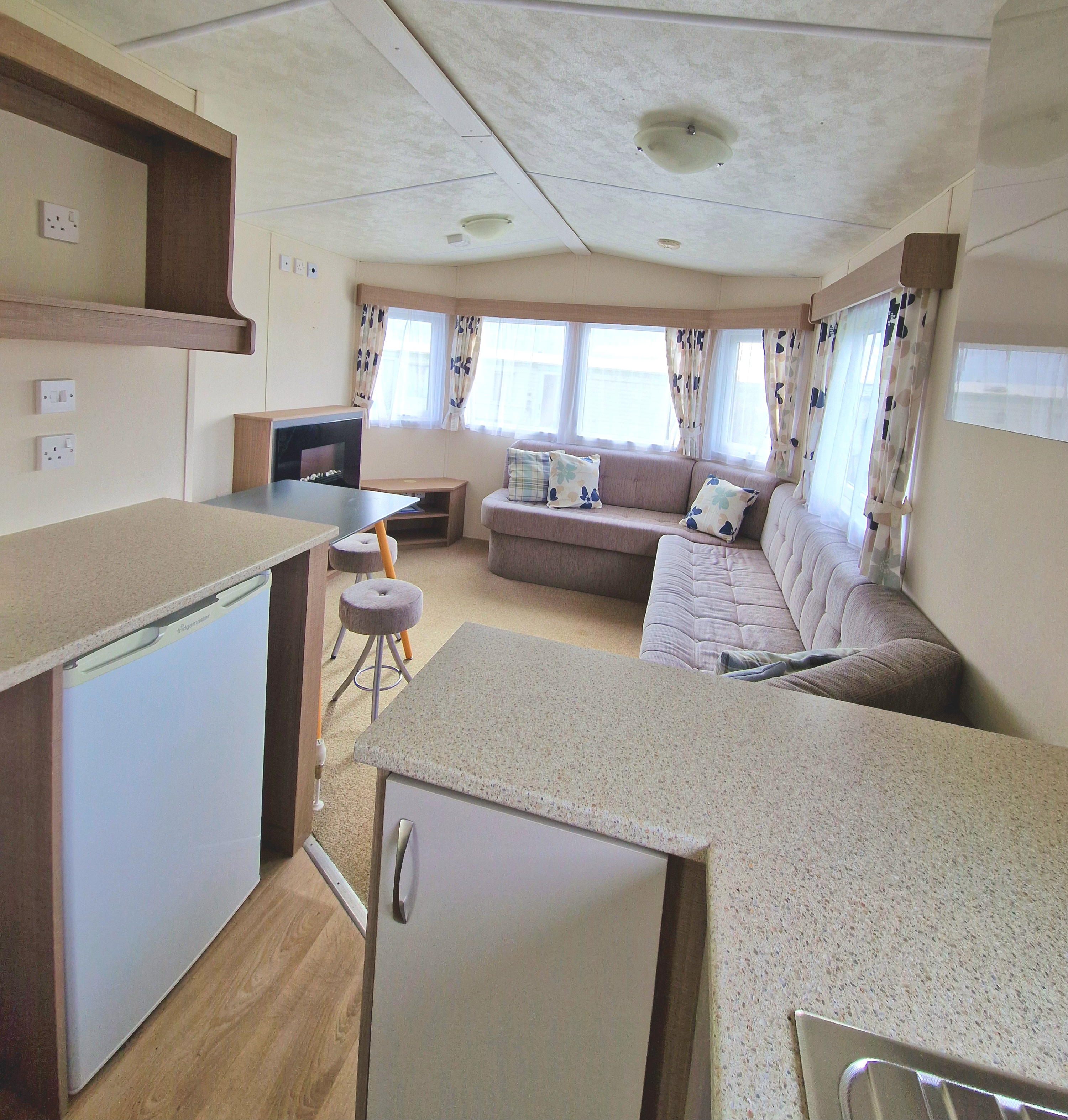 Pre-Owned Delta Bromley 28 x 10ft image 4