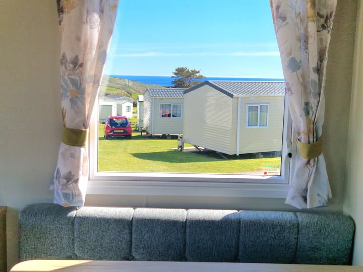 Holiday Rental Caravan No. 83 - No Pets image 2