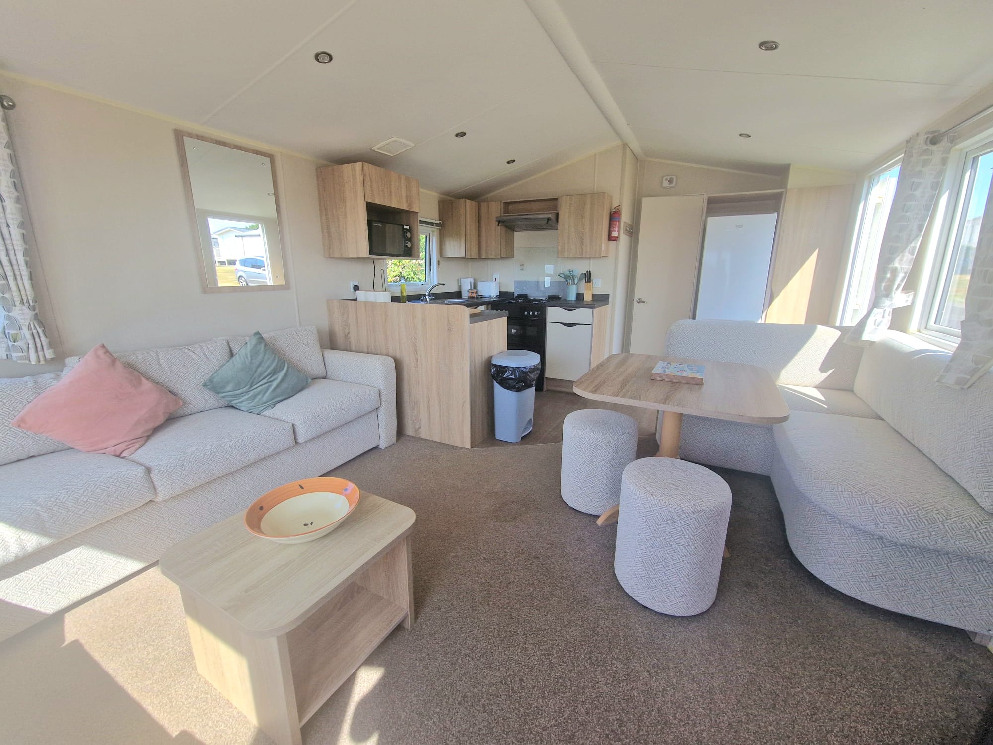 Holiday Rental Caravan No.85 - Pet Friendly  FULLY BOOKED UNTIL 22ND AUGUST image 4